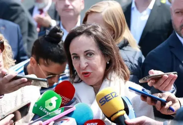  Margarita Robles dando declaraciones 