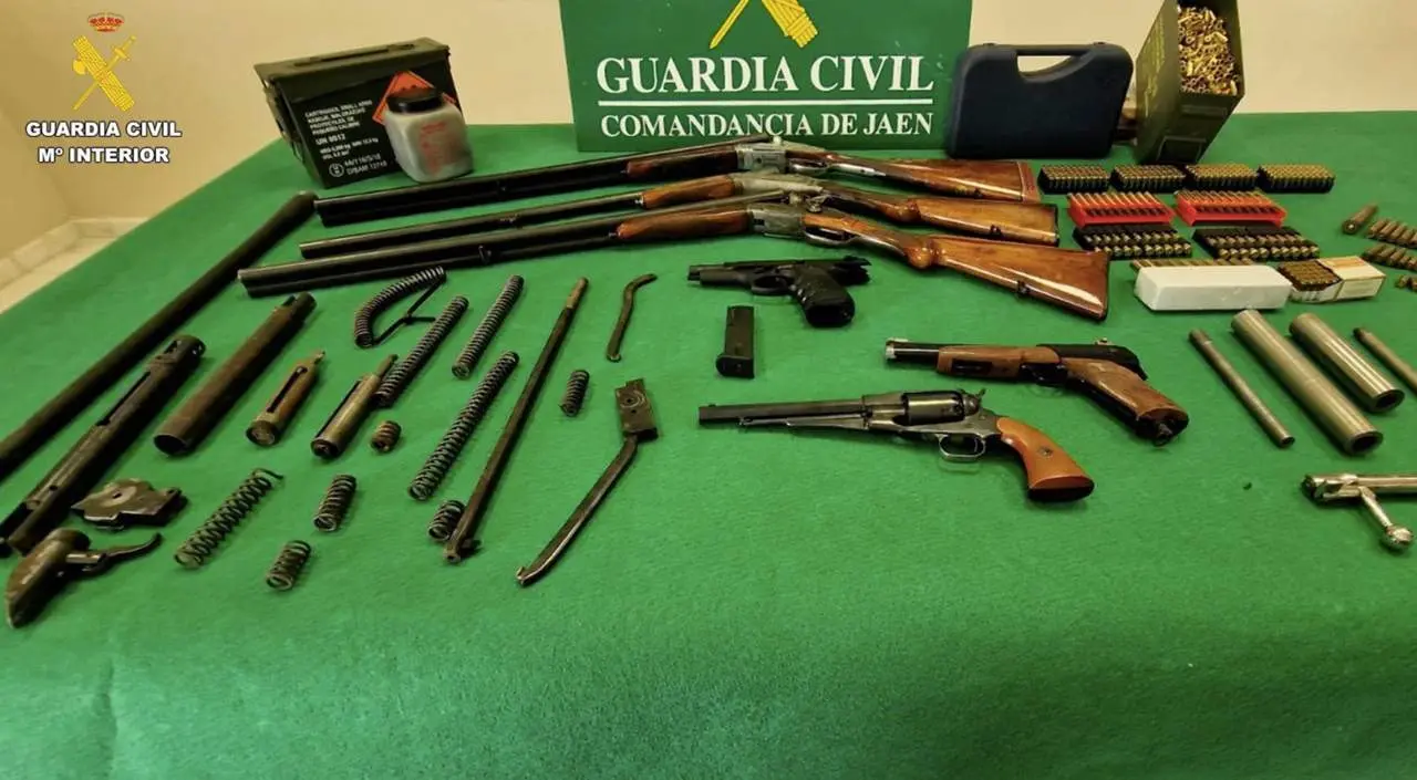  La Guardia Civil desmantela una trama de tr&aacute;fico ilegal de armas y municiones en provincias de Andaluc&iacute;a y Valencia - GUARDIA CIVIL 