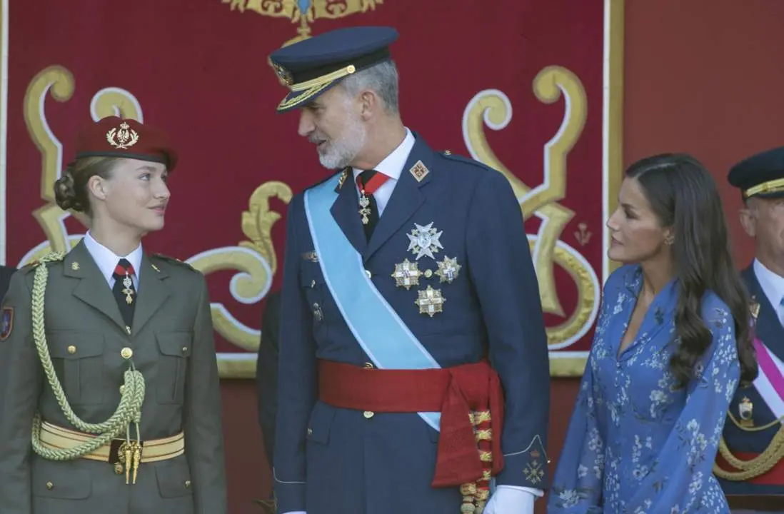  Archivo - (I-D) La Princesa de Asturias, Leonor; el Rey Felipe VI y la Reina Letizia durante el desfile del 12 de octubre 'D&iacute;a de la Fiesta Nacional', en la plaza de C&aacute;novas del Castillo, a 12 de octubre de 2023, en Madrid (Espa&ntilde;a). - Alberto Ortega - Europa Press - Archivo 