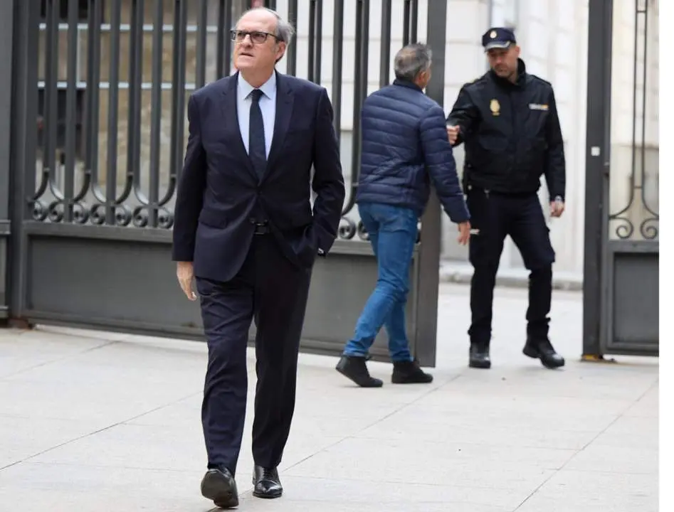  Archivo - El Defensor del Pueblo, &Aacute;ngel Gabilondo, a su llegada al acto de presentaci&oacute;n del informe del Defensor del Pueblo sobre denuncias por abusos sexuales en el &aacute;mbito de la Iglesia cat&oacute;lica y el papel de los poderes p&uacute;blicos, en el Congreso de los D - Jes&uacute;s Hell&iacute;n - Europa Press - Archivo 