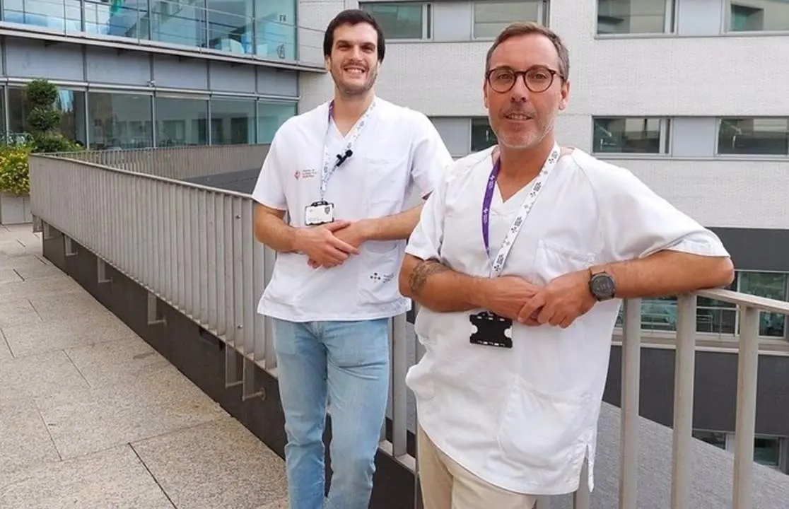  Los investigadores del IR Sant Pau Sa&uuml;l Mart&iacute;nez-Horta y Arnau Puig-Davi. - IR SANT PAU 