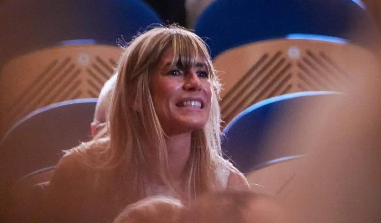  La mujer del presidente del Gobierno, Bego&ntilde;a G&oacute;mez, durante la entrega del Premio Donostia a Pedro Almod&oacute;var, en el Festival de Cine de San Sebasti&aacute;n, a 26 de septiembre de 2024, en San Sebasti&aacute;n, Guip&uacute;zcoa, Pa&iacute;s Vasco (Espa&ntilde;a). Almod&oacute;var ha recogido el p - Unanue - Europa Press 