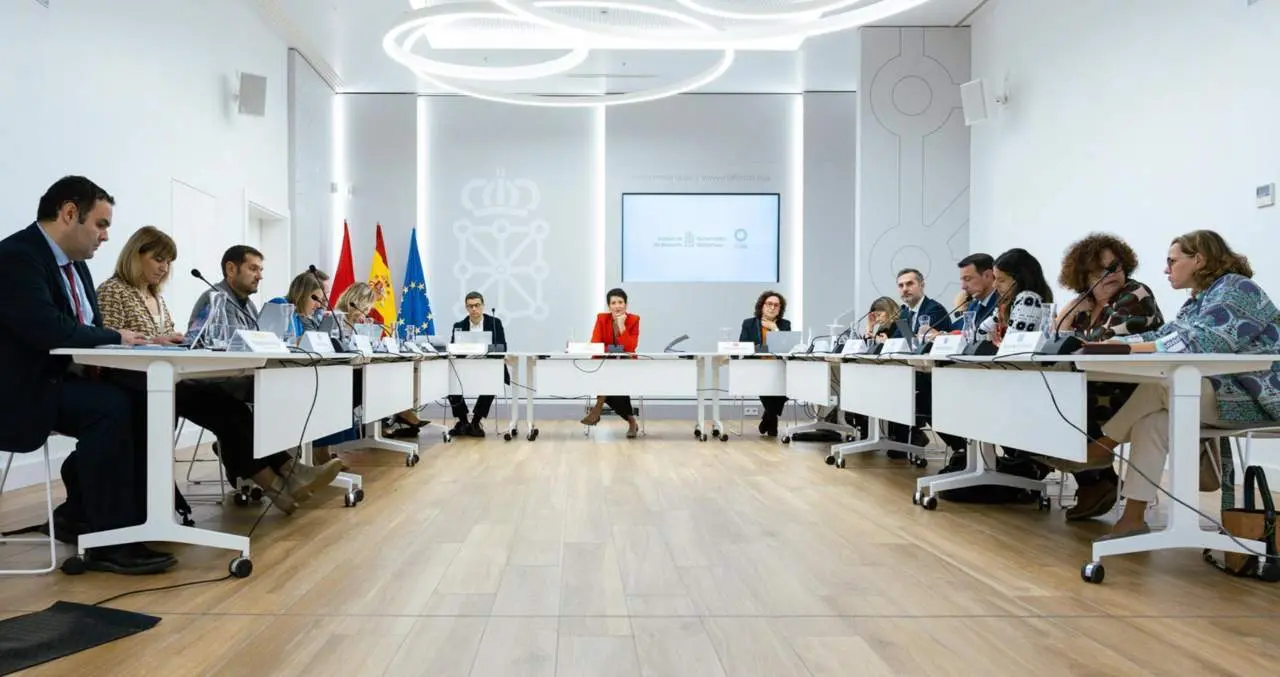  Imagen de la segunda reuni&oacute;n de la Comisi&oacute;n de Seguimiento del Ingreso M&iacute;nimo Vital, celebrada en Pamplona - MINISTERIO DE INCLUSI&Oacute;N Y SEGURIDAD SOCIAL 