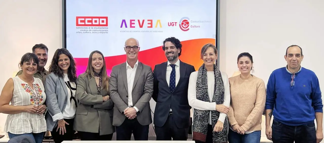  De izquierda a derecha: Ana Mart&iacute;nez, C&eacute;sar Chaves y Cristina Bermejo (CCOO), Natalia infantes (Broseta), C&eacute;sar Gonz&aacute;lez (AEVEA), Alberto Fern&aacute;ndez (Broseta), Beatriz Gonz&aacute;lez-Quevedo (AEVEA), Carolina Mart&iacute;n y Rub&eacute;n Garc&iacute;a (UGT). - AEVEA 