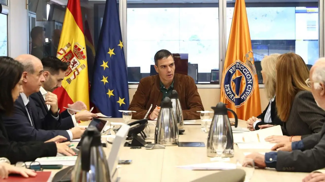  El presidente del Gobierno, Pedro S&aacute;nchez, en la sede de la Direcci&oacute;n General de Protecci&oacute;n Civil - FERNANDO CALVO (MONCLOA) 