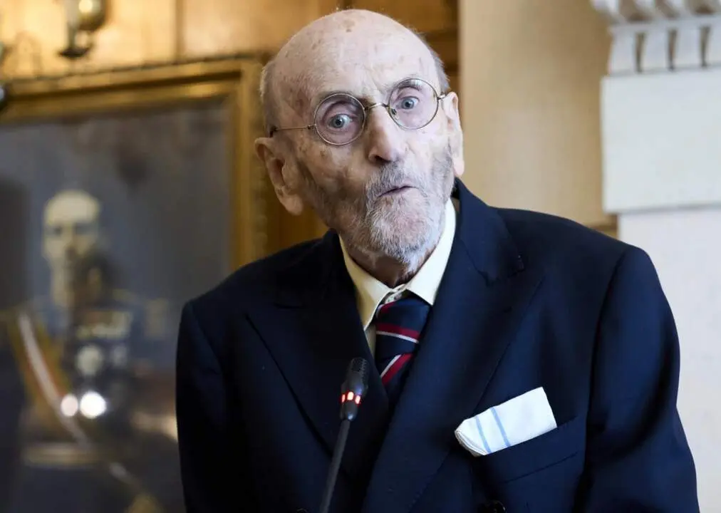  Archivo - El escritor &Aacute;lvaro Pombo interviene tras recibir el Premio Internacional Men&eacute;ndez Pelayo en la Universal Internacional Men&eacute;ndez Pelayo, a 22 de agosto de 2023, en Santander, Cantabria (Espa&ntilde;a). - Juanma Serrano - Europa Press - Archivo 