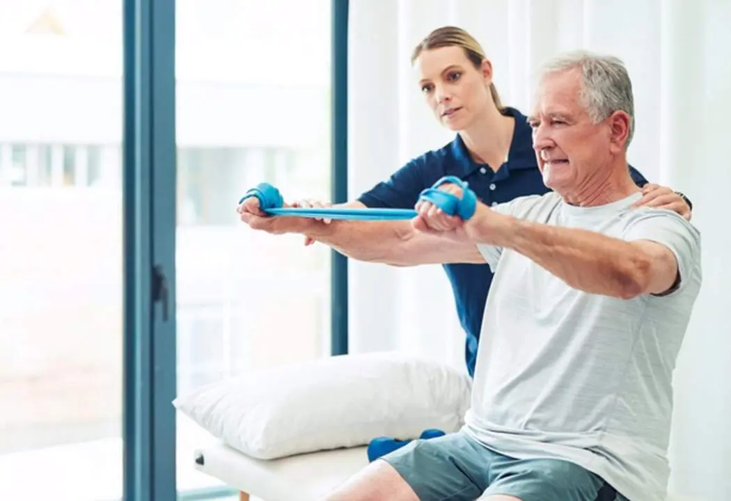  Archivo - Hombre en sesi&oacute;n de fisioterapia. - MOYO STUDIO - Archivo 