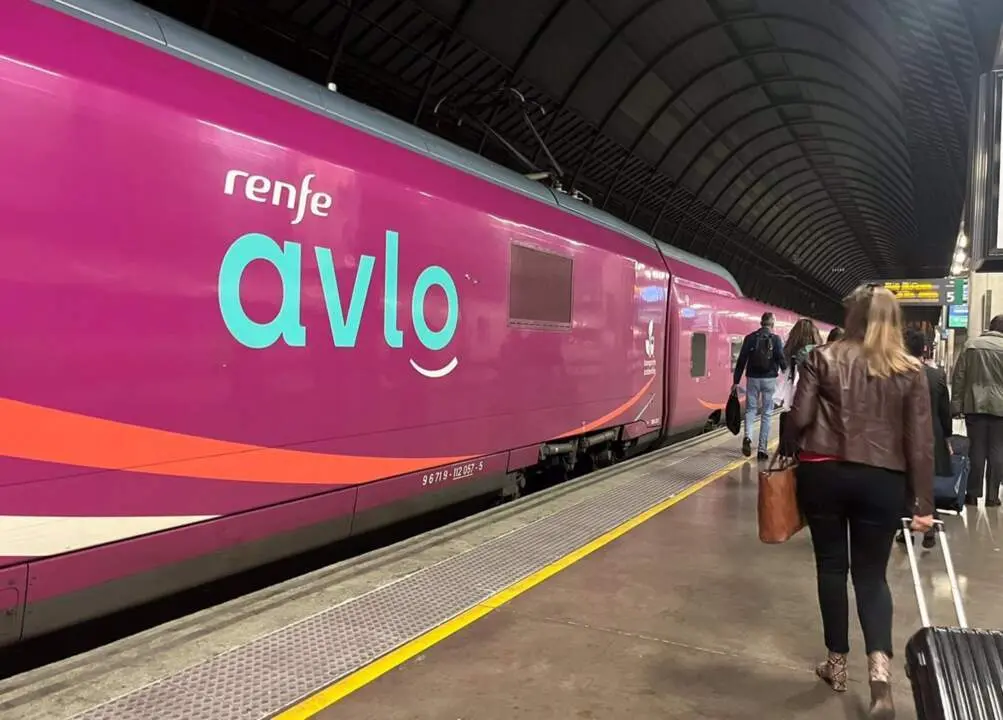  Archivo - Avlo en la estaci&oacute;n de Sevilla Santa Justa - AVLO - Archivo 
