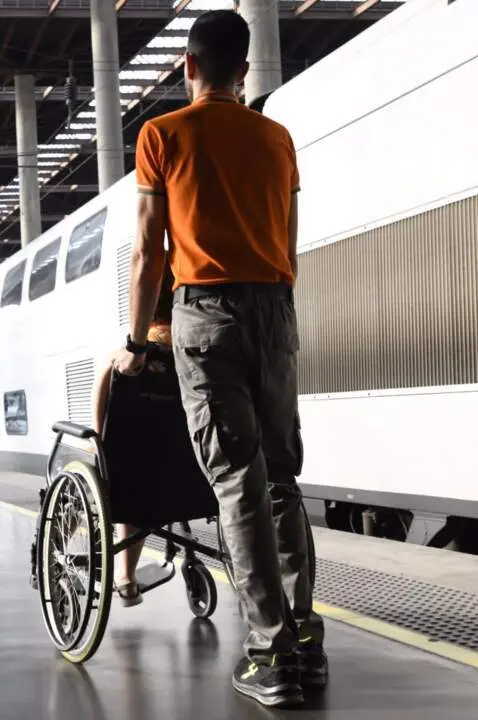  Adif Acerca contar&aacute; con 270 nuevas plataformas para facilitar el acceso al tren de viajeros en silla de ruedas - ADIF 