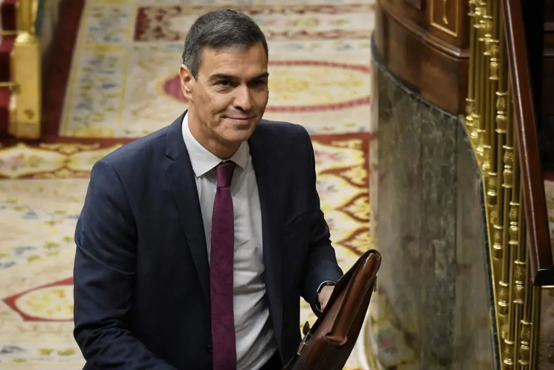  Archivo - El presidente del Gobierno, Pedro S&aacute;nchez, sale de una sesi&oacute;n de control al Gobierno, en el Congreso de los Diputados, a 16 de octubre de 2024, en Madrid (Espa&ntilde;a). - Fernando S&aacute;nchez - Europa Press - Archivo 
