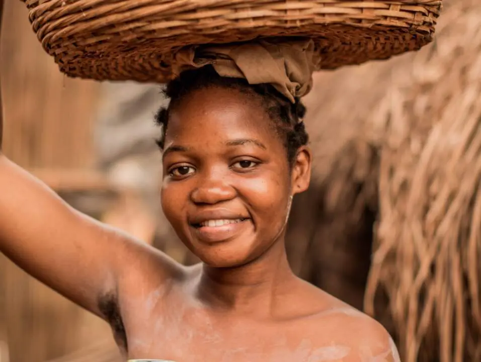  Archivo - Plan International alerta de que la mayor&iacute;a de adolescentes chicas dedica m&aacute;s tiempo a cuidados, que a su educaci&oacute;n - PLAN INTERNATIONAL - Archivo 