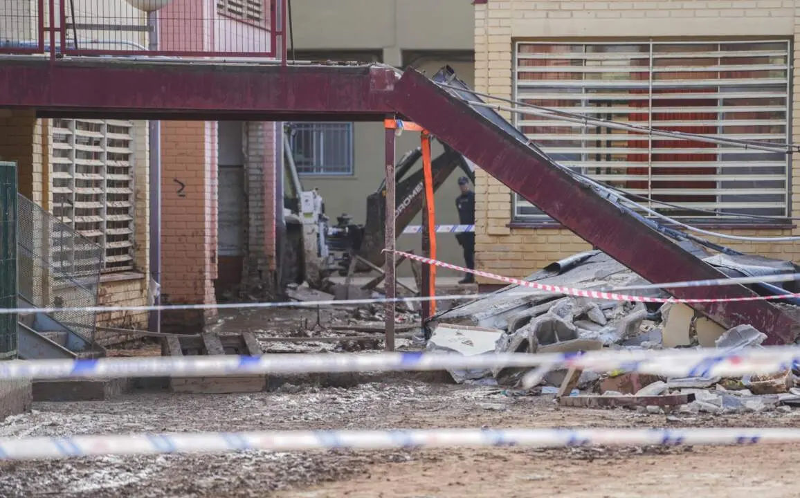  El colegio Luis Vives tras el derrumbe del porchado, a 24 de noviembre de 2024, en Massanassa - Jorge Gil - Europa Press 