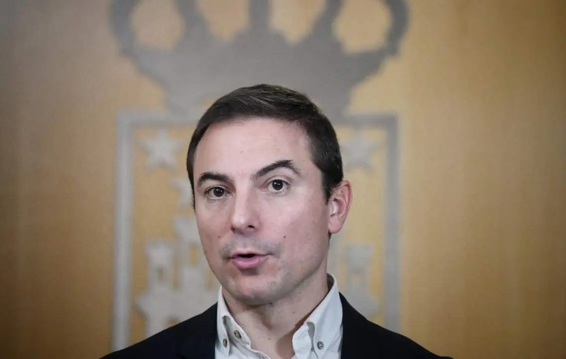  El portavoz del PSOE en la Asamblea, Juan Lobato, comparece ante los medios de comunicaci&oacute;n durante un pleno en la Asamblea de Madrid, a 21 de noviembre de 2024, en Madrid (Espa&ntilde;a). - Fernando S&aacute;nchez - Europa Press 