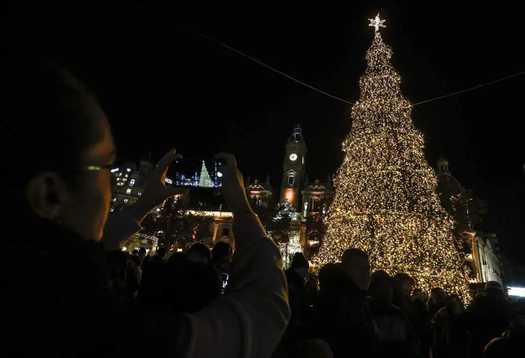  Archivo - Imagen de archivo del encendido de las luces de Navidad en la ciudad de Val&egrave;ncia en diciembre de 2023. - Rober Solsona - Europa Press - Archivo 