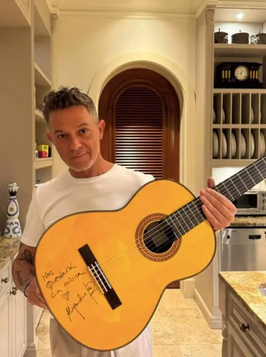  Alejandro Sanz y su guitarra - FUNDACI&Oacute;N M&Uacute;SICOS POR LA SALUD | EP 