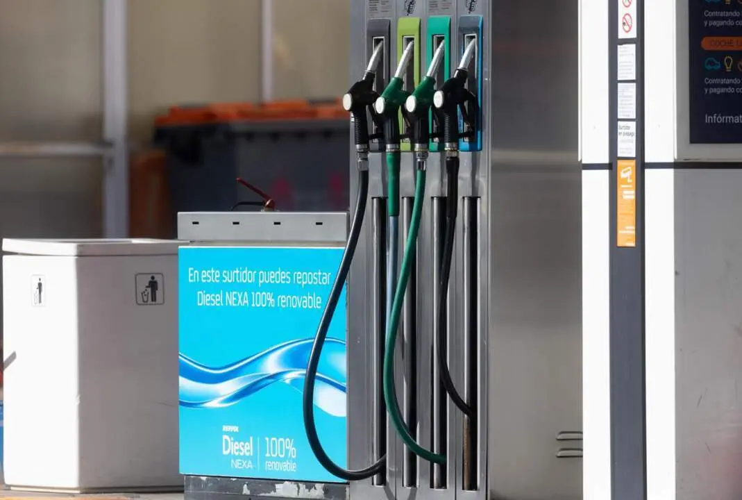  Archivo - Exterior de una gasolinera, a 28 de octubre de 2024, en Madrid (Espa&ntilde;a). De este modo, el precio del petr&oacute;leo de referencia para Europa llegaba a caer este lunes hasta los 71,71 d&oacute;lares por barril, el nivel m&aacute;s bajo desde principios de octubre. - Eduardo Parra - Europa Press - Archivo 