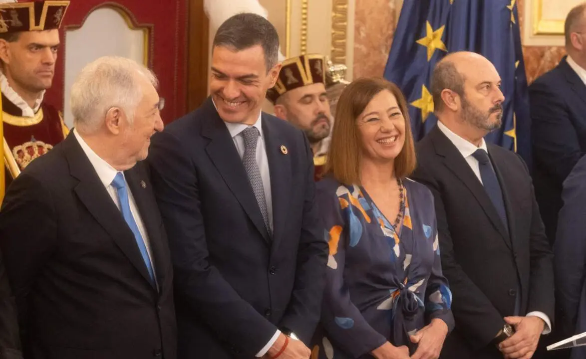  (I-D) El presidente del Tribunal Constitucional, C&aacute;ndido Conde-Pumpido, el presidente del Congreso, Pedro S&aacute;nchez, la presidenta del Congreso, Francina Armengol, y el presidente del Senado, Pedro Roll&aacute;n, durante el acto institucional por el D&iacute;a de la Cons - Eduardo Parra - Europa Press 