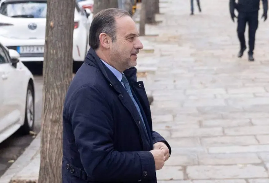  El exministro de Transportes, Jos&eacute; Luis &Aacute;balos, a su llegada a declarar como imputado por el &lsquo;caso Koldo&rsquo;, en el Tribunal Supremo, a 12 de diciembre de 2024, en Madrid (Espa&ntilde;a). &Aacute;balos present&oacute; un escrito el pasado 9 de diciembre aceptando declarar volunt - Eduardo Parra - Europa Press 