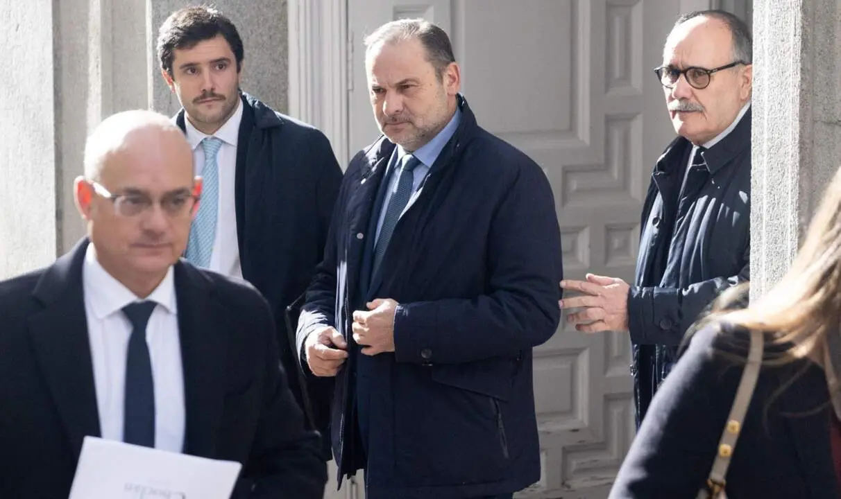  El exministro de Transportes, Jos&eacute; Luis &Aacute;balos, a su salida tras declarar como imputado por el &lsquo;caso Koldo&rsquo;, en el Tribunal Supremo, a 12 de diciembre de 2024, en Madrid (Espa&ntilde;a). &Aacute;balos present&oacute; un escrito el pasado 9 de diciembre aceptando declarar volu - Eduardo Parra - Europa Press 