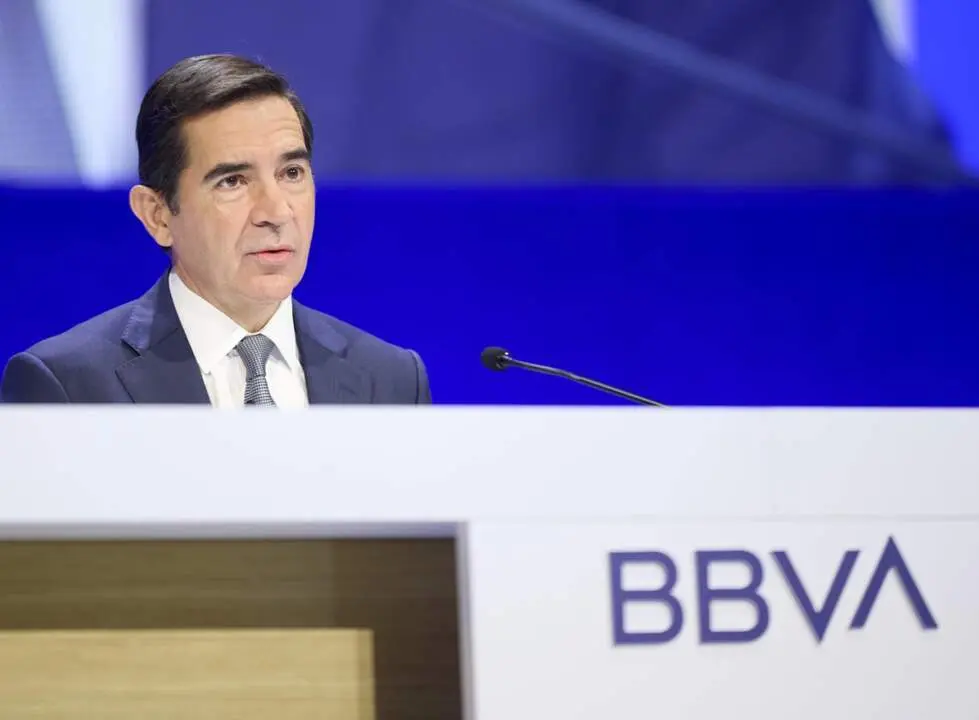  Torres (BBVA) traslada el p&eacute;same por el fallecimiento de Javier Echenique a los 74 a&ntilde;os 