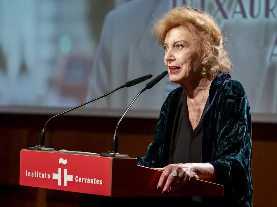  Archivo - La actriz Marisa Paredes interviene durante la XXVII edici&oacute;n de los 'Premios Club de las 25', en el Instituto Cervantes el pasado 24 de octubre. - A. P&eacute;rez Meca - Europa Press - Archivo 