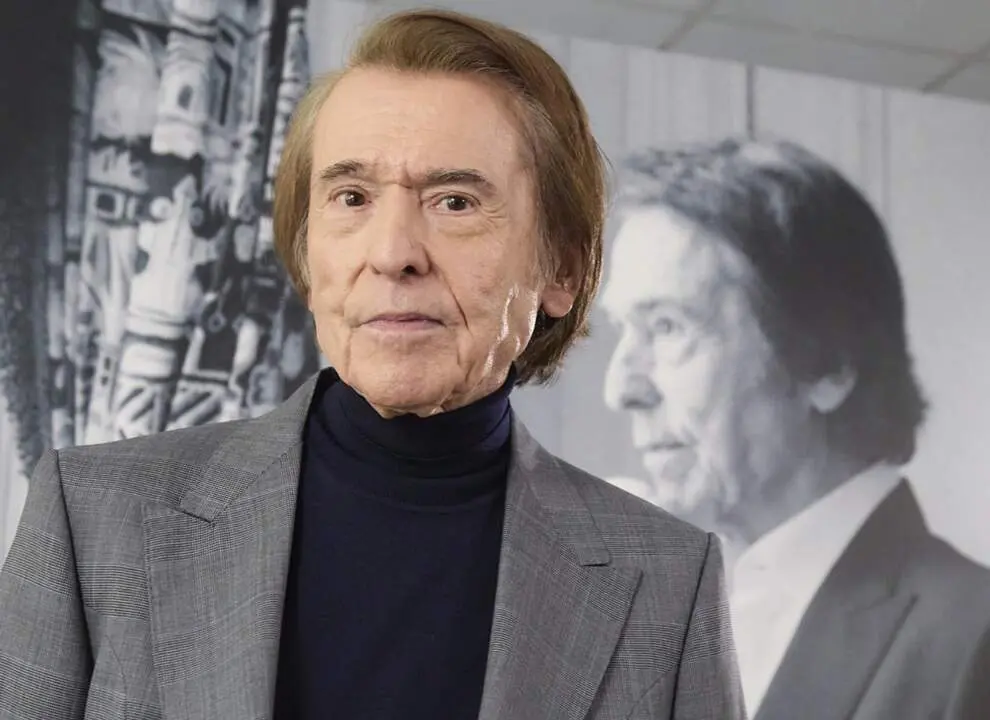  El cantante y actor espa&ntilde;ol, Miguel Rafael Martos S&aacute;nchez, m&aacute;s conocido como Raphael, durante la presentaci&oacute;n de su &aacute;lbum &lsquo;Ayer... a&uacute;n&rsquo;, en las oficinas de Universal, a 22 de noviembre de 2024, en Madrid (Espa&ntilde;a). Raphael rinde homenaje a la canci&oacute;n fran - Jes&uacute;s Hell&iacute;n - Europa Press 