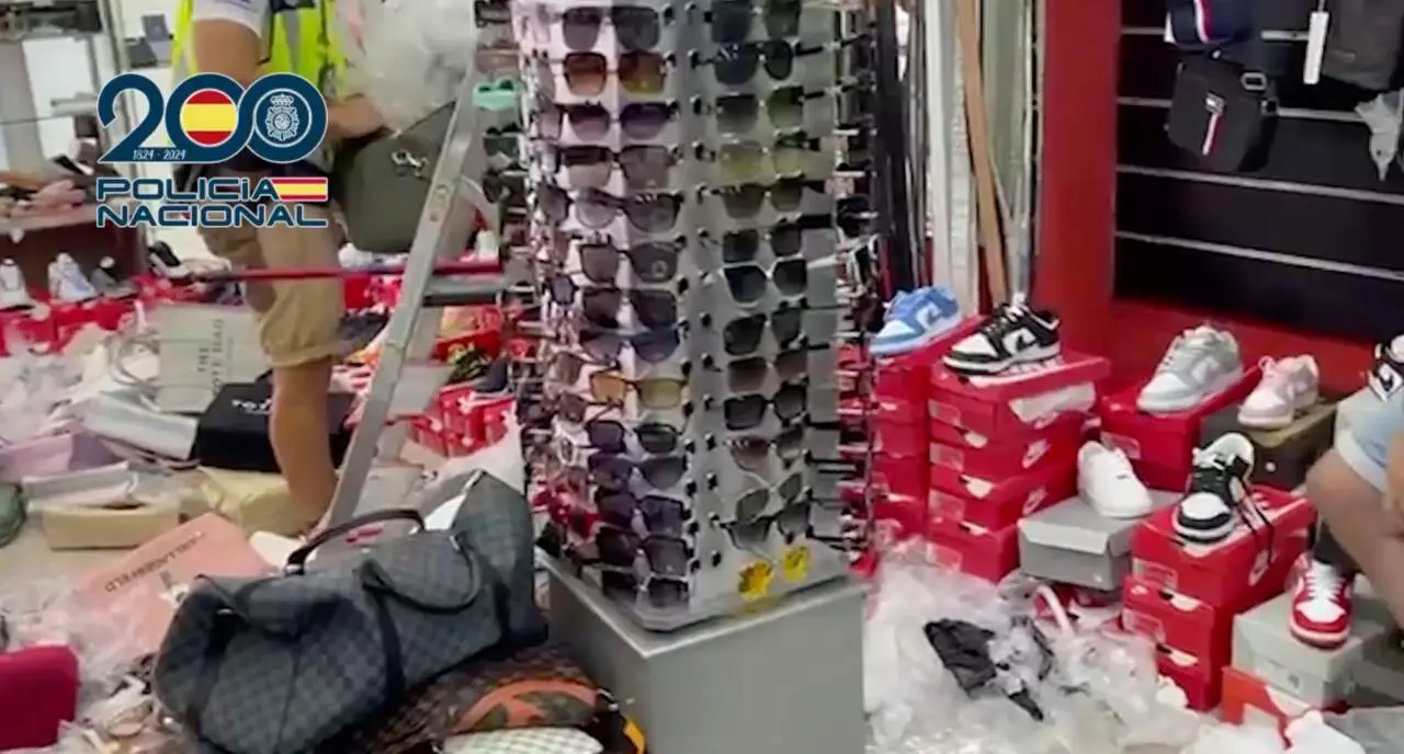  La Polic&iacute;a Nacional desmantela una trama de empresas que habr&iacute;a introducido en Europa casi 2.000 toneladas de efectos falsificados desde 2023 