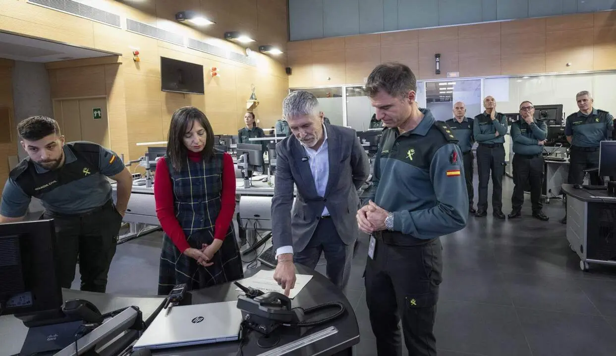  El ministro del Interior, Fernando Grande-Marlaska, ha felicitado a todas las patrullas operativas esta jornada, a trav&eacute;s del Sistema De Radiocomunicaciones Digitales de Emergencia del Estado (SIRDEE), desde la Direcci&oacute;n General de la Guardia Civil. - MINISTERIO DEL INTERIOR 