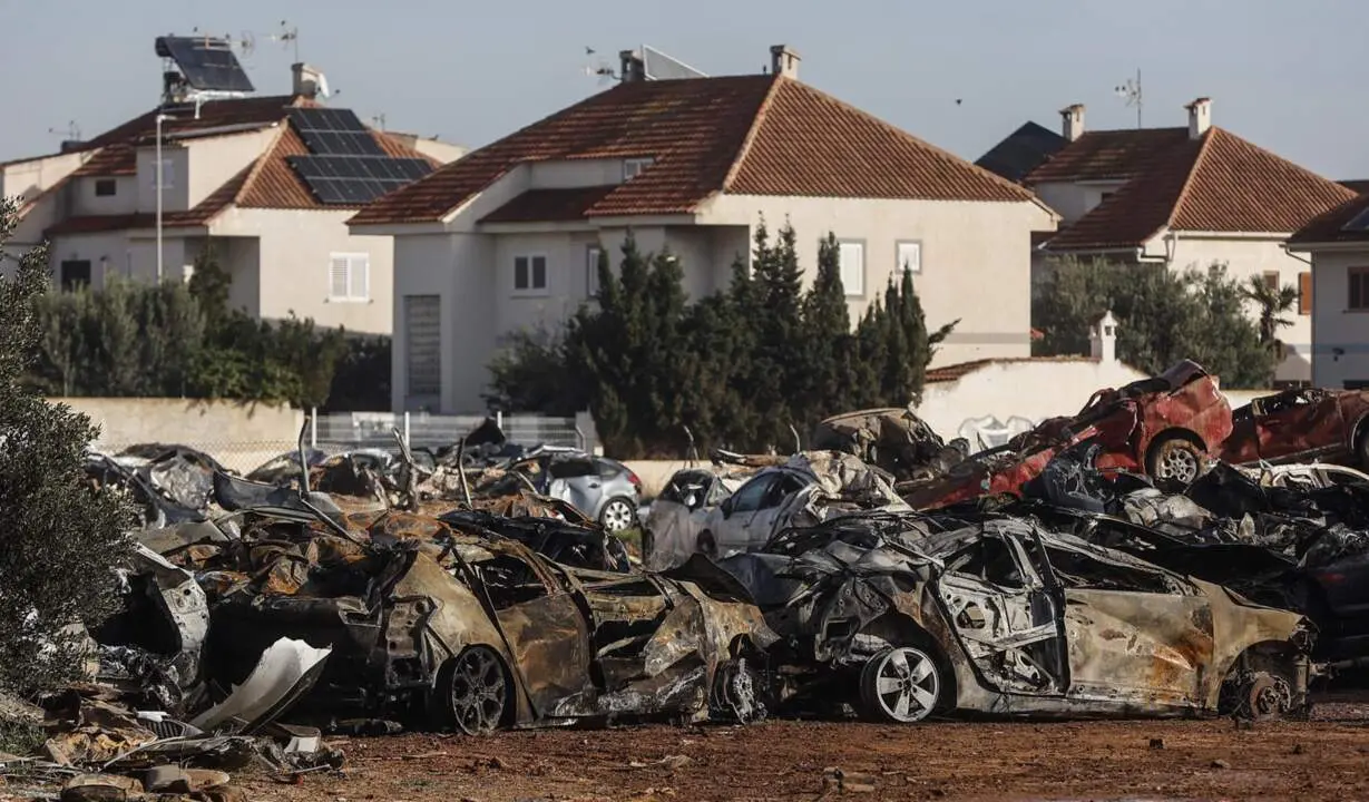  Campa de residuos y veh&iacute;culos de la dana. - Rober Solsona - Europa Press 