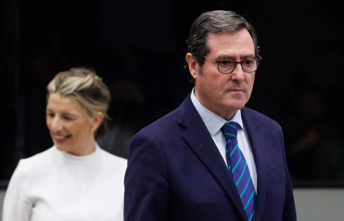  Archivo - La vicepresidenta segunda y ministra de Trabajo y Econom&iacute;a Social, Yolanda D&iacute;az, y el presidente de la CEOE, Antonio Garamendi, en una imagen de archivo - Eduardo Parra - Europa Press - Archivo 