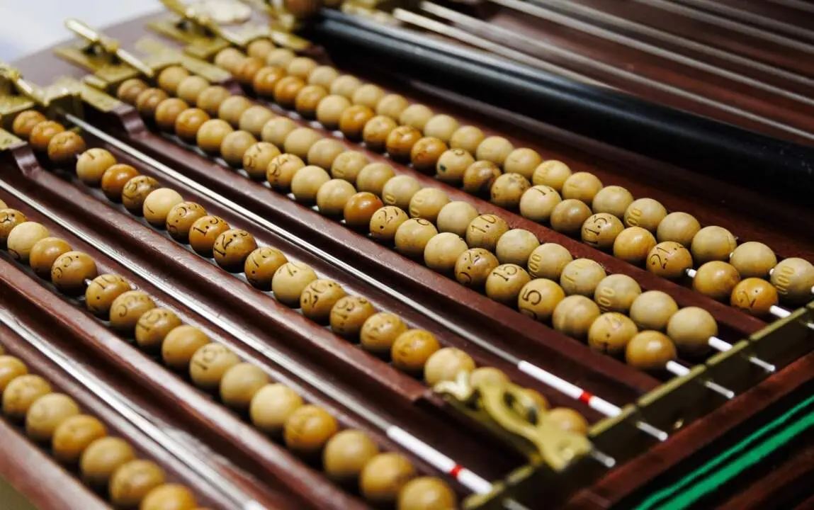  Bolas de loter&iacute;a del Sorteo Extraordinario de la Loter&iacute;a de Navidad, en el colegio de San Ildefonso. - Carlos Luj&aacute;n - Europa Press 