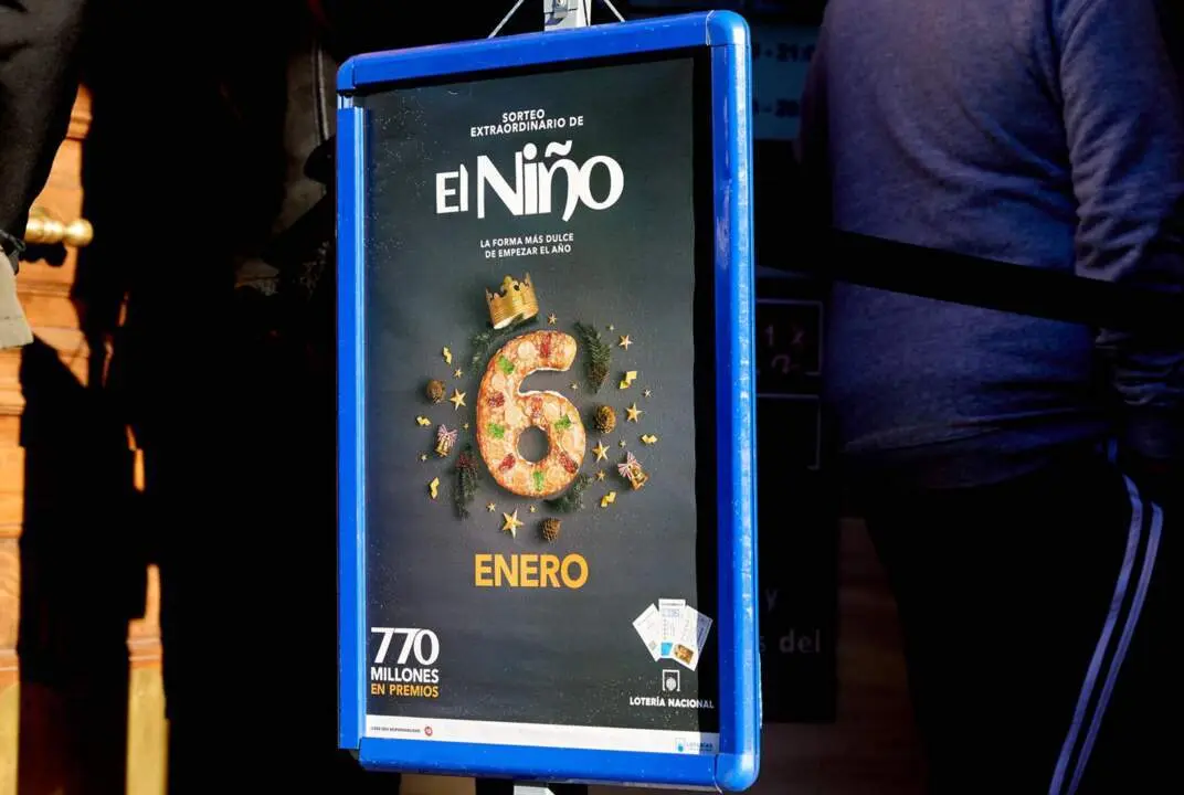  Un cartel en una administraci&oacute;n de loter&iacute;a anuncia la venta de d&eacute;cimos de cara al Sorteo de El Ni&ntilde;o, a 26 de diciembre de 2024, en Madrid (Espa&ntilde;a). Tras la celebraci&oacute;n del Sorteo de Navidad, ha comenzado la compra de d&eacute;cimos para el Sorteo de El Ni&ntilde;o en l - Jes&uacute;s Hell&iacute;n - Europa Press 
