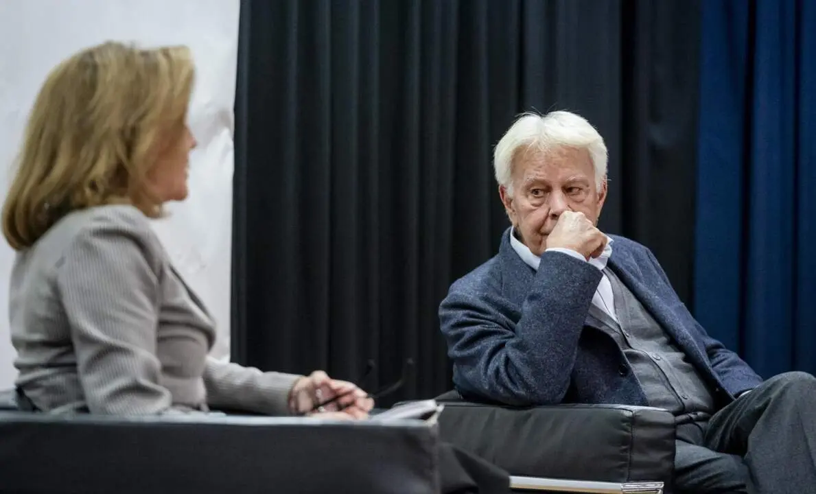  El expresidente del Gobierno, Felipe Gonz&aacute;lez, y la exministra de Defensa Mar&iacute;a Dolores de Cospedal, durante la lecci&oacute;n magistral 'Los Gobiernos de Felipe Gonz&aacute;lez M&aacute;rquez (1982-1996)&rsquo;, en el Goethe Institut de Madrid, a 13 de enero de 2025, en Madrid (E - A. P&eacute;rez Meca - Europa Press 