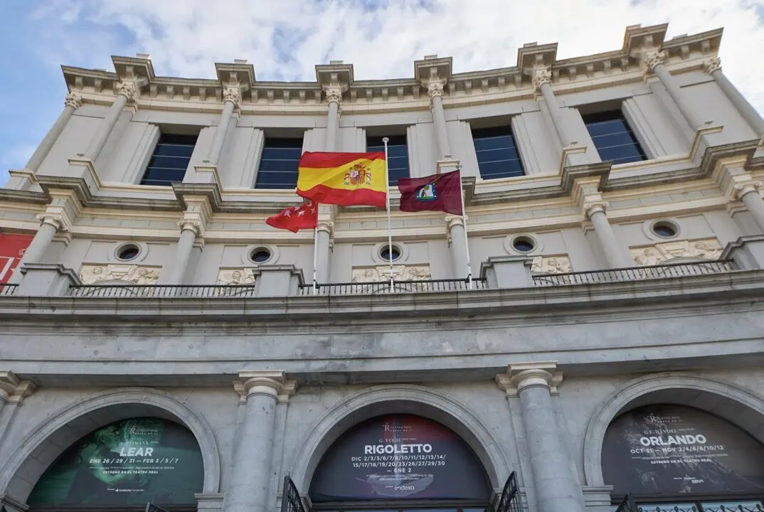  Vista de la fachada del Teatro Real, a 10 de noviembre de 2023, en Madrid (Espa&ntilde;a). - Jes&uacute;s Hell&iacute;n - Europa Press 