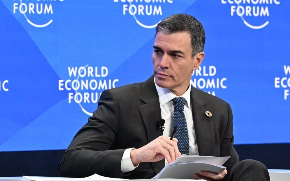  El presidente del Gobierno, Pedor S&aacute;nchez, pronuncia su discurso en el Foro Econ&oacute;mico Mundial en Davos (Suiza) en el que alerta del peligro para la democracia de las redes sociales. - MONCLOA 