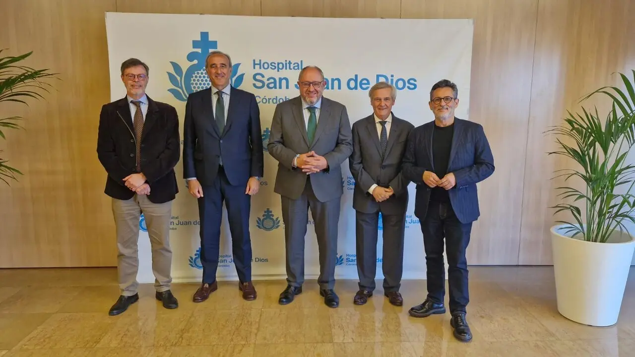  Los ponentes junto al rector de la UCO, el gerente y director m&eacute;dico del HSJD de C&oacute;rdoba 