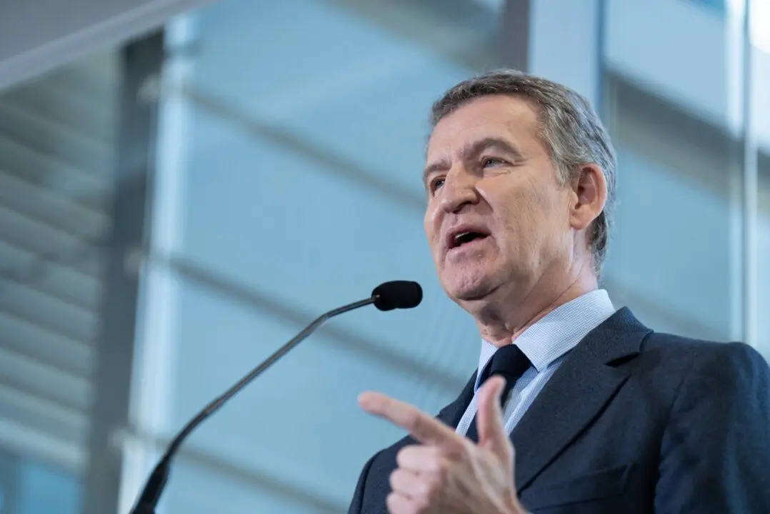  Archivo - El presidente del PP, Alberto N&uacute;&ntilde;ez Feij&oacute;o, ofrece declaraciones a los medios durante su visita a la sede de la empresa Isdin, a 9 de diciembre de 2024, en Barcelona, Catalunya (Espa&ntilde;a). - David Zorrakino - Europa Press - Archivo 