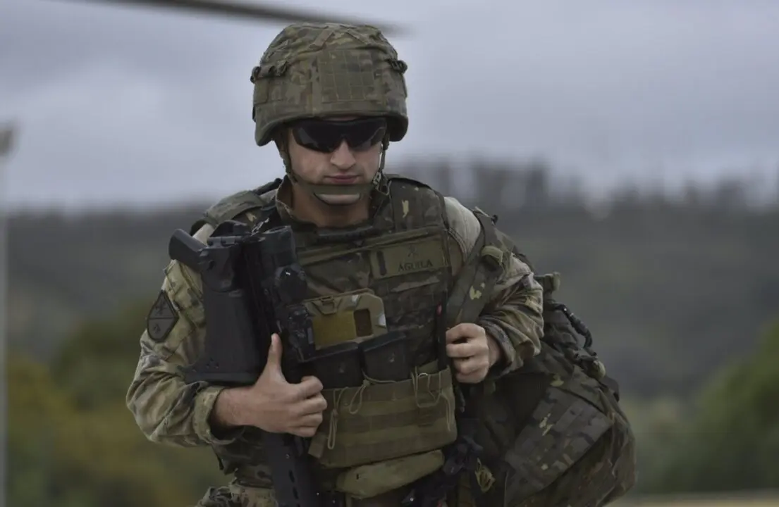  Archivo - Un militar durante un ejercicio, a 21 de marzo de 2024, en Ceuta (Espa&ntilde;a). - Antonio Sempere - Europa Press - Archivo 