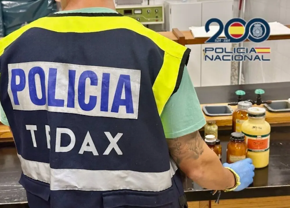  Archivo - La Polic&iacute;a Nacional interviene en 23 centros educativos gallegos &aacute;cido p&iacute;crico, una sustancia potencialmente peligrosa - POLIC&Iacute;A NACIONAL - Archivo 
