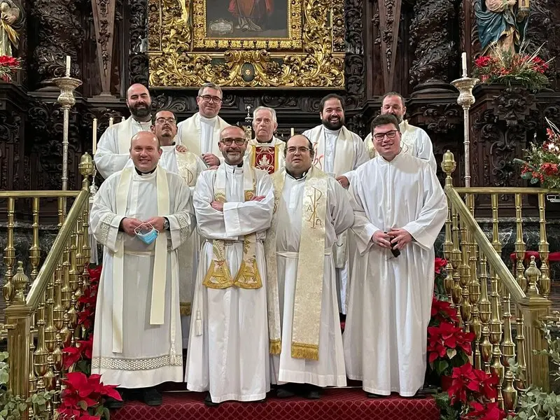  Sacerdotes de la di&oacute;cesis de C&oacute;rdoba celebrando el cumplea&ntilde;os del p&aacute;rroco de La Compa&ntilde;&iacute;a. Fuente: Di&oacute;cesis de C&oacute;rdoba diocesisdecordoba.com 