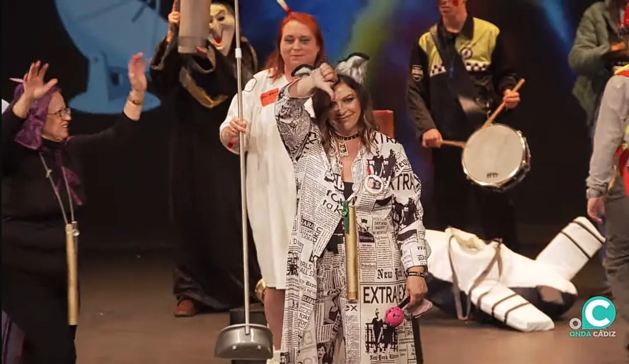  La chirigota negacionista 'Abre los Ojos' en la retransmisi&oacute;n de Onda C&aacute;diz 