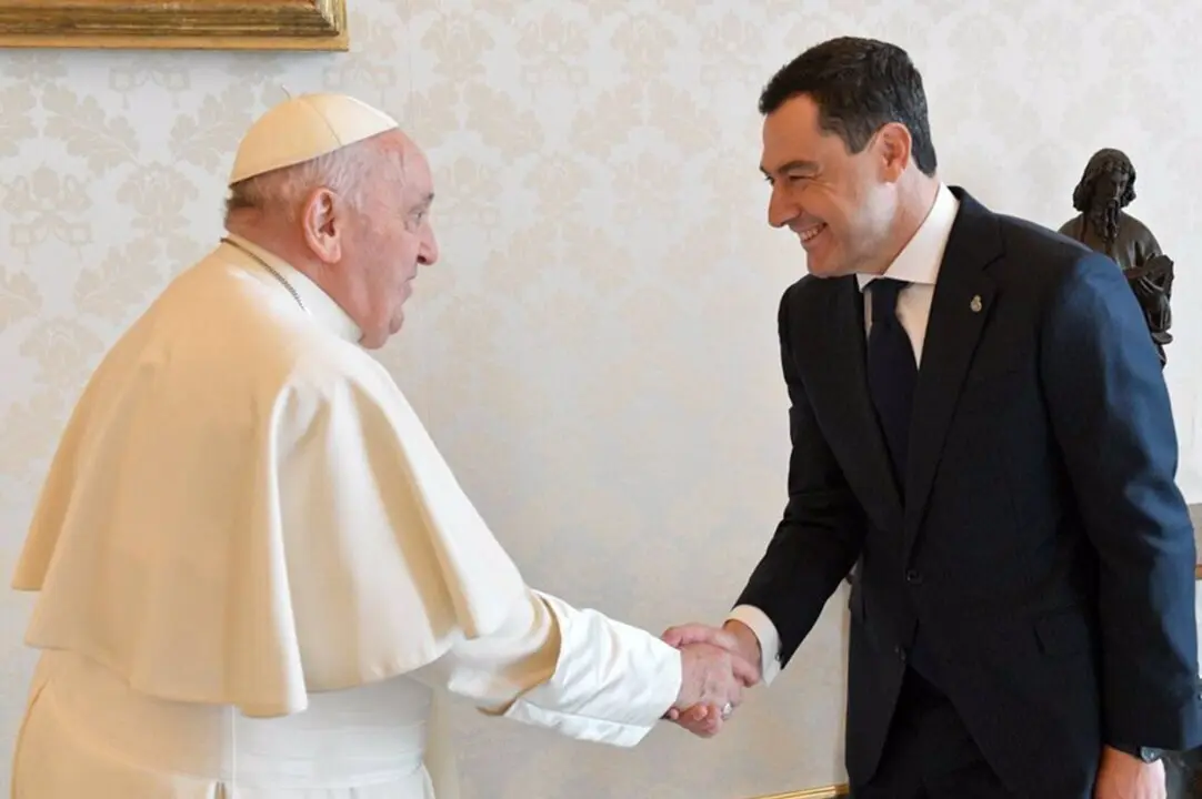  Archivo - Imagen del encuentro entre el Papa Francisco y el presidente de la Junta de Andaluc&iacute;a, Juanma Moreno, celebrado en marzo de 2024 en el Vaticano. - VATICAN MEDIA - Archivo | EP 