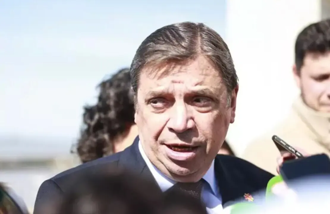  El ministro de Agricultura, Pesca y Alimentaci&oacute;n, Luis Planas, atiende a los medios de comunicaci&oacute;n.<br>- Roc&iacute;o Ruz - Europa Press 