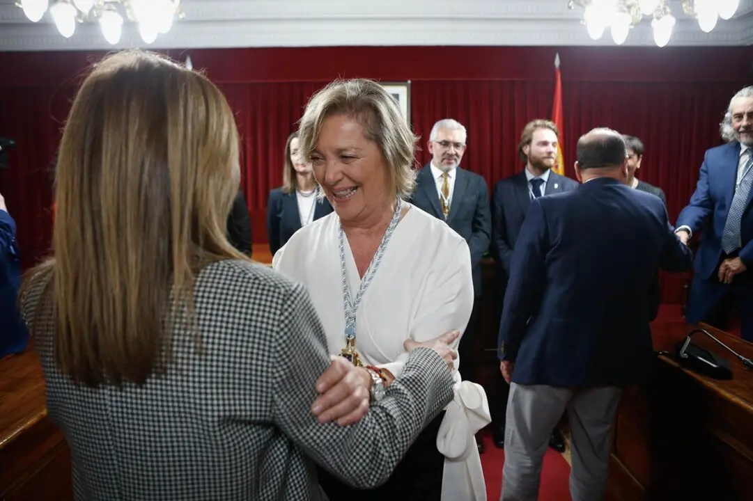  Archivo - La hasta ahora concejala de Urbanismo en el Ayuntamiento de Lugo, Paula Alvarellos, saluda durante la toma de posesi&oacute;n de su nuevo cargo como alcaldesa de Lugo, a 18 de enero de 2024, en Lugo, Galicia (Espa&ntilde;a). Alvarellos inicia su carrera pol&iacute;t - Carlos Castro - Europa Press - Archivo 