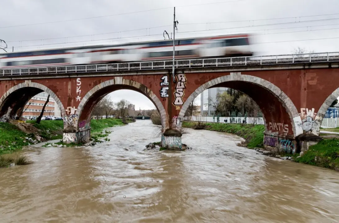  El r&iacute;o Manzanares a su paso por el puente de los Franceses, a 21 de marzo de 2025 - Carlos Luj&aacute;n - Europa Press 