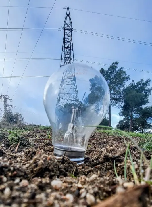  Archivo - El precio de la luz ser&aacute; pr&aacute;cticamente gratuito en Espa&ntilde;a entre las 10.00 y las 18.00 horas. - Ricardo Rubio - Europa Press - Archivo 
