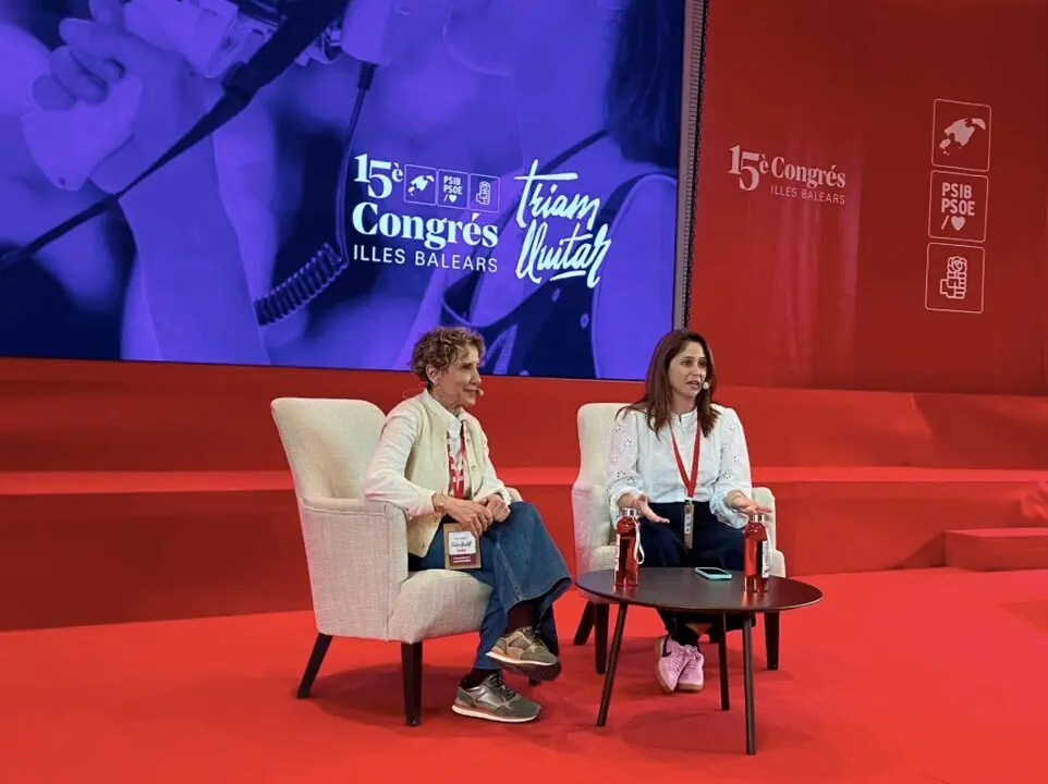  La secretaria de Estado de Igualdad y contra la Violencia de G&eacute;nero, Aina Calvo, charla con la diputada del PSIB-PSOE en el Congreso, Milena Herrera - EUROPA PRESS 