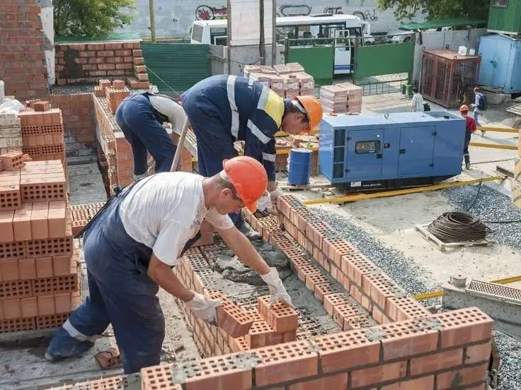  Trabajadores de construcci&oacute;n 