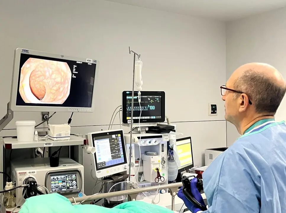  Doctor Puente en una colonoscopia 