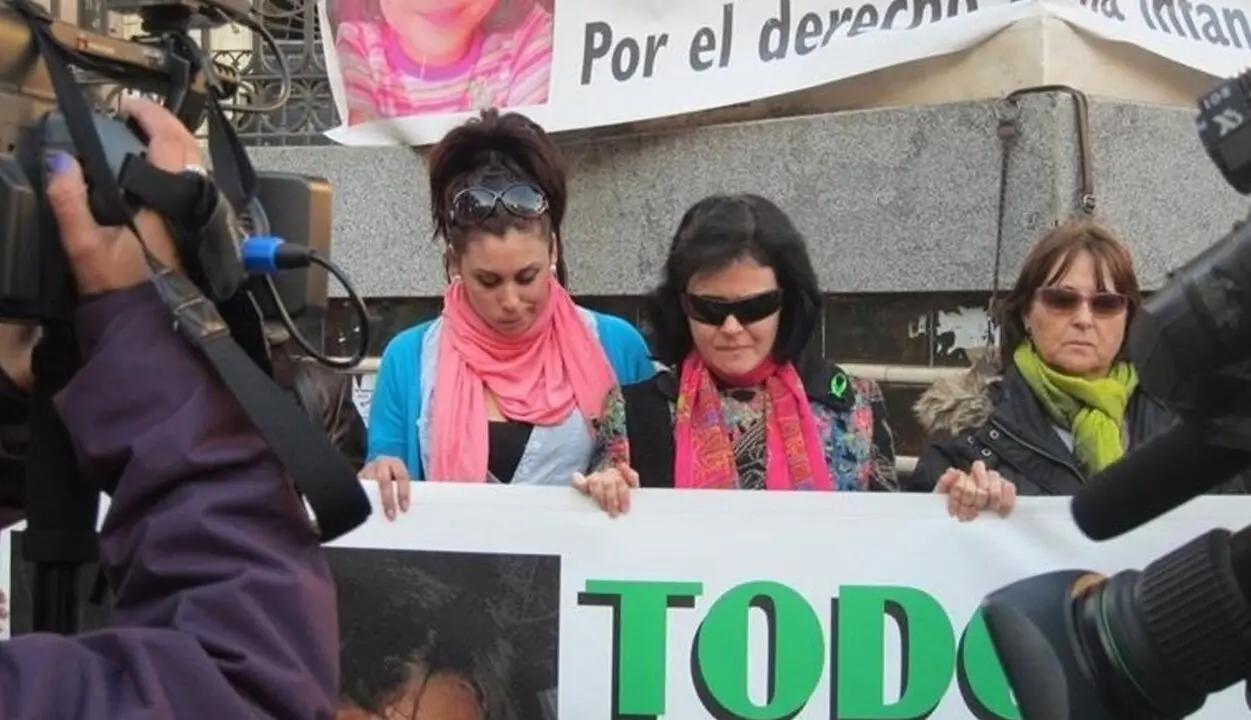  Archivo - La madre de Ruth y Jos&eacute;, Ruth Ortiz, en una concentraci&oacute;n en Huelva, en una imagen de archivo. - EUROPA PRESS/ARCHIVO 